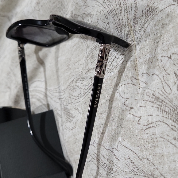 SOLD--Women's BVLGARI Sunglasses - Picture 4 of 5